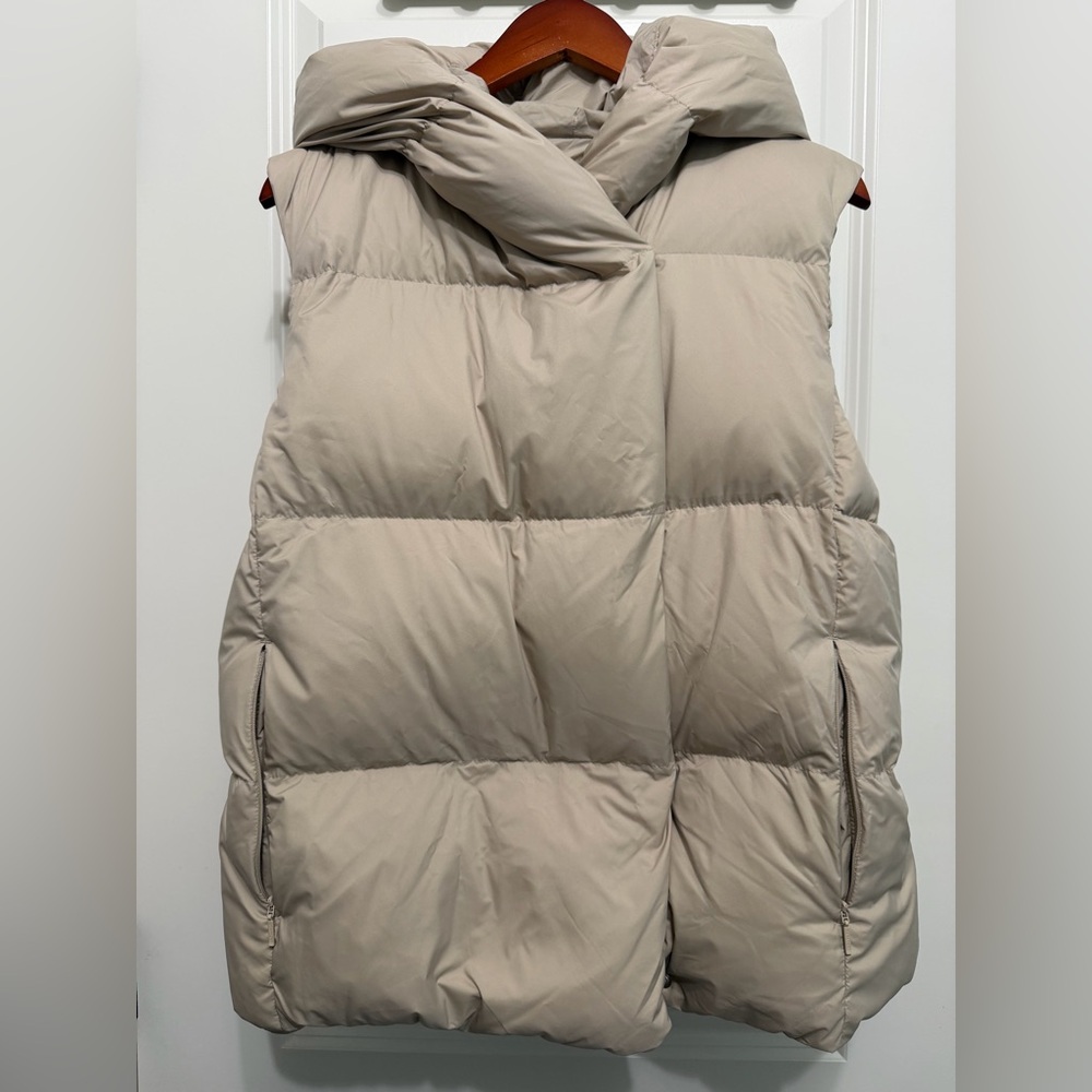 NWT Aritzia Babaton Women's Duvet Down Puffer Vest - Beige